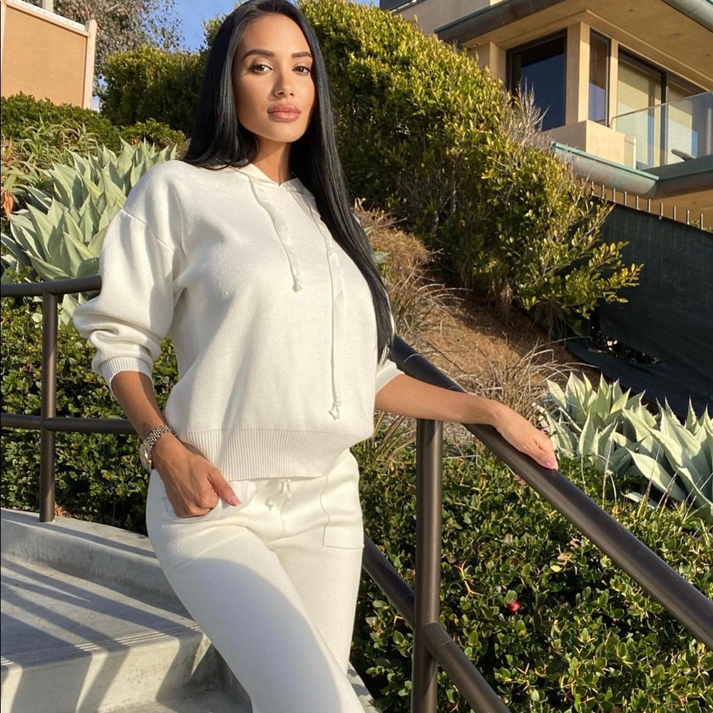 Cream sweat outfit